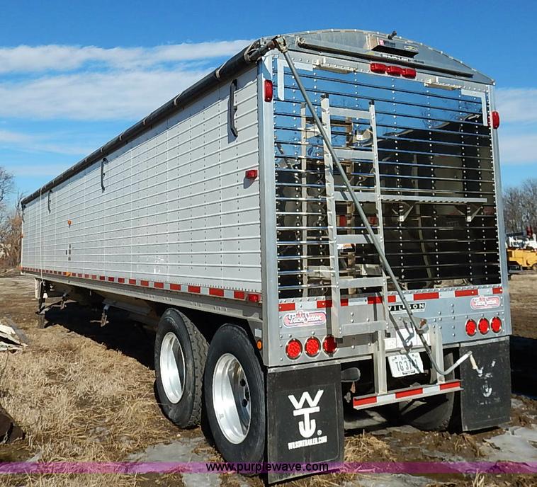 image for item I5115 2009 Wilson DWH-550 grain trailer