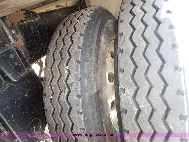 image for item I5115 2009 Wilson DWH-550 grain trailer