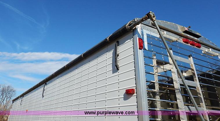 image for item I5115 2009 Wilson DWH-550 grain trailer