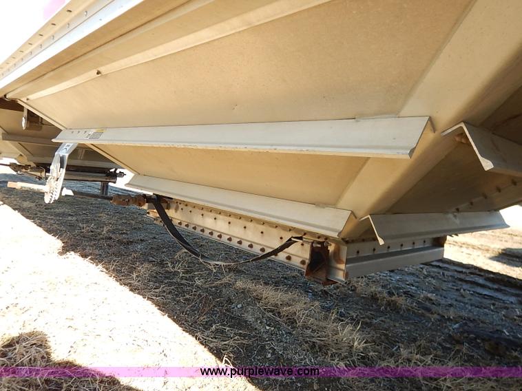 image for item I5115 2009 Wilson DWH-550 grain trailer