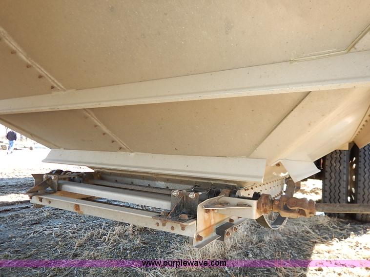 image for item I5115 2009 Wilson DWH-550 grain trailer