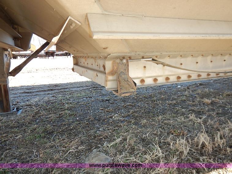 image for item I5115 2009 Wilson DWH-550 grain trailer