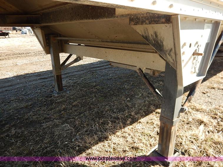 image for item I5115 2009 Wilson DWH-550 grain trailer