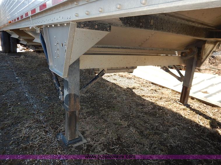 image for item I5115 2009 Wilson DWH-550 grain trailer