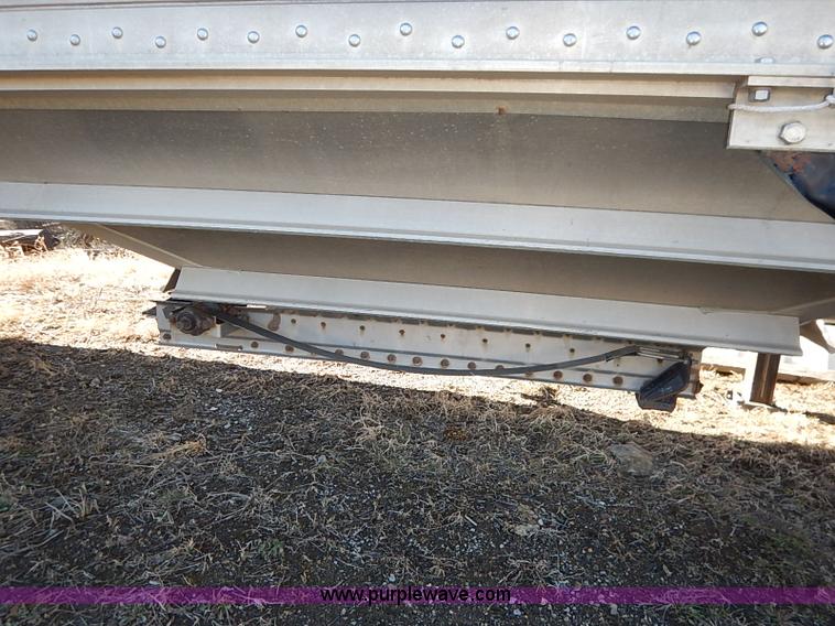 image for item I5115 2009 Wilson DWH-550 grain trailer