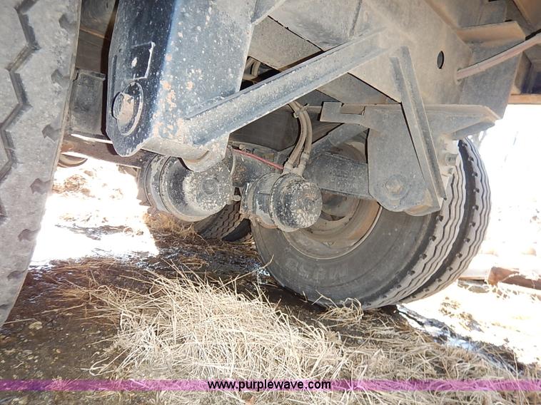 image for item I5115 2009 Wilson DWH-550 grain trailer