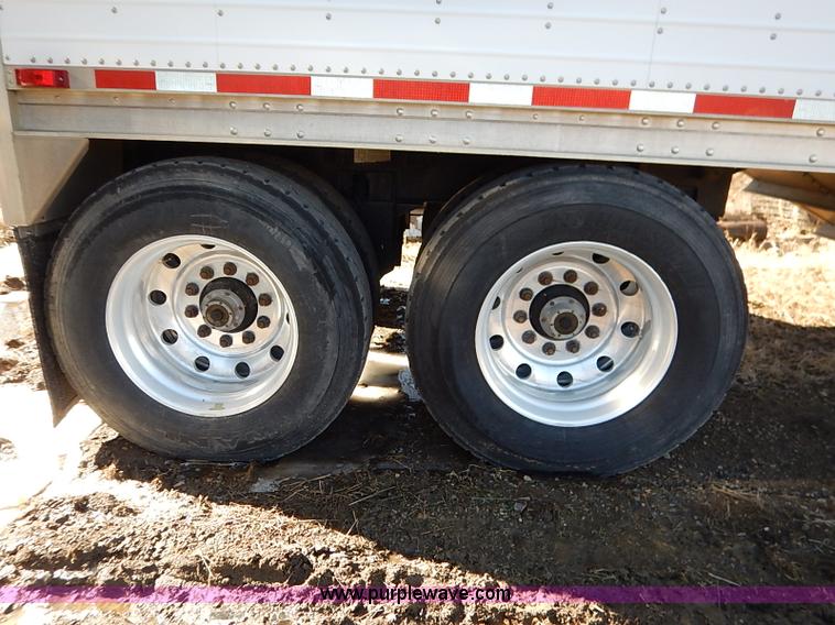 image for item I5115 2009 Wilson DWH-550 grain trailer