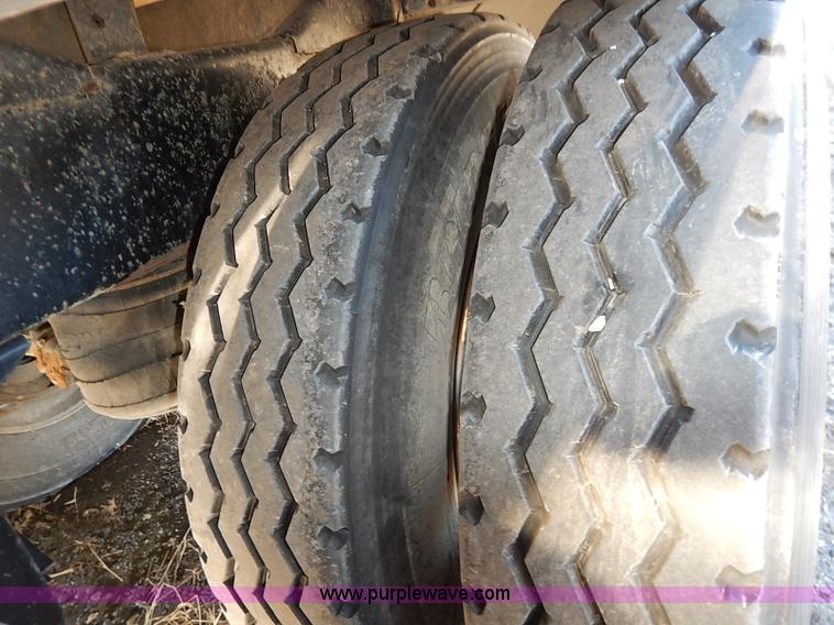 image for item I5115 2009 Wilson DWH-550 grain trailer