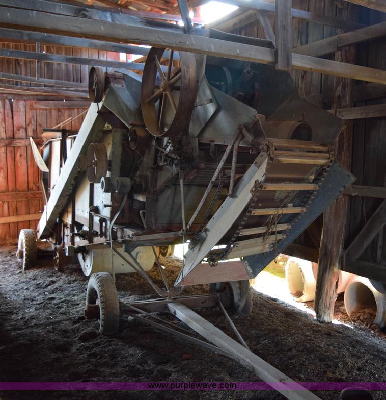 image for item I8505 McCormick-Deering thrasher