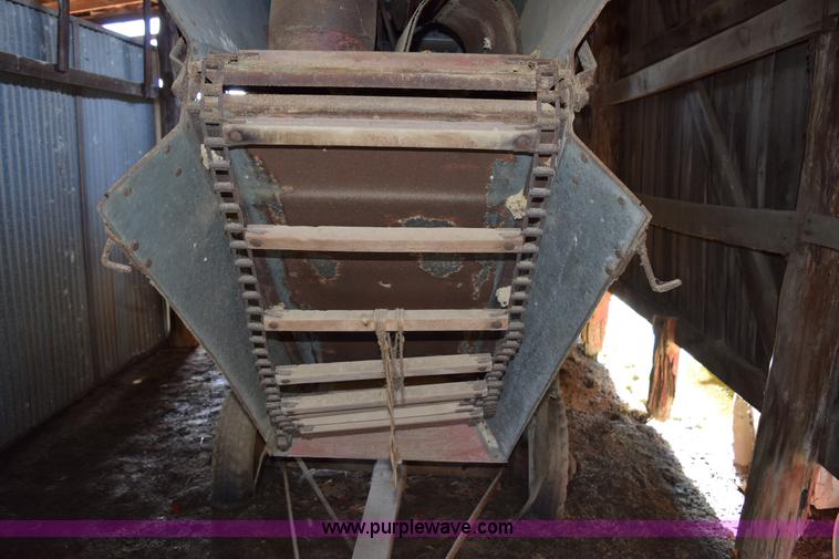 image for item I8505 McCormick-Deering thrasher