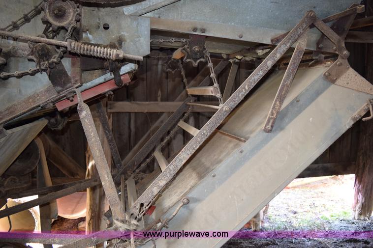 image for item I8505 McCormick-Deering thrasher