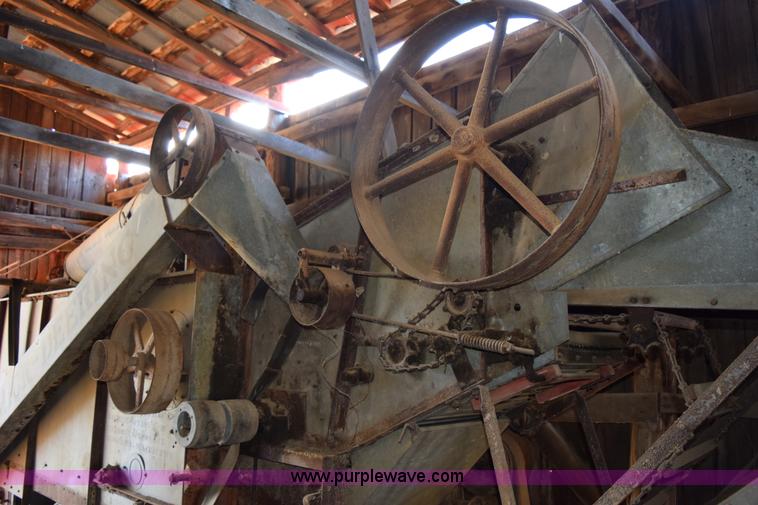 image for item I8505 McCormick-Deering thrasher