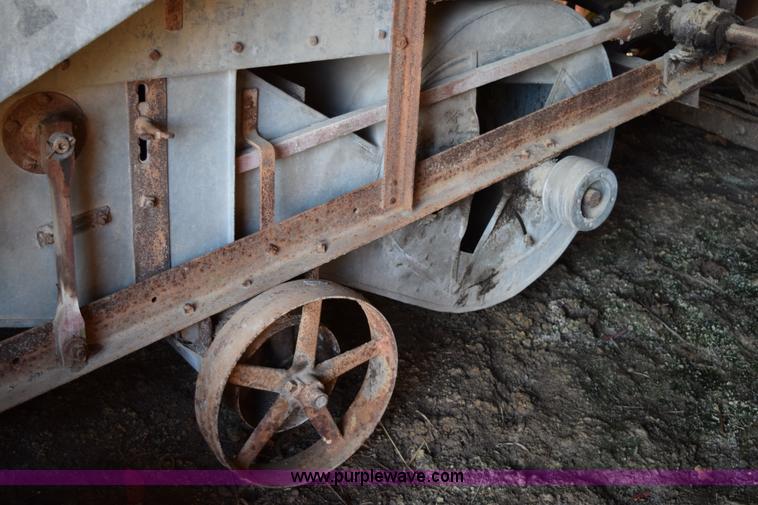 image for item I8505 McCormick-Deering thrasher