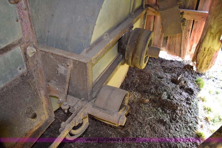 image for item I8505 McCormick-Deering thrasher