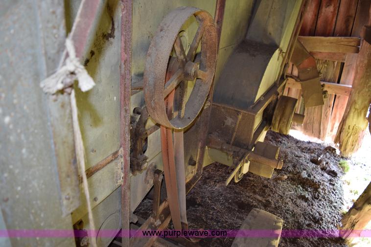 image for item I8505 McCormick-Deering thrasher