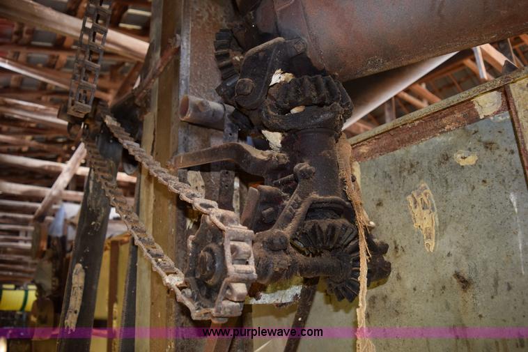 image for item I8505 McCormick-Deering thrasher