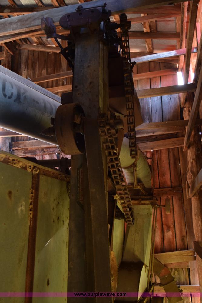 image for item I8505 McCormick-Deering thrasher