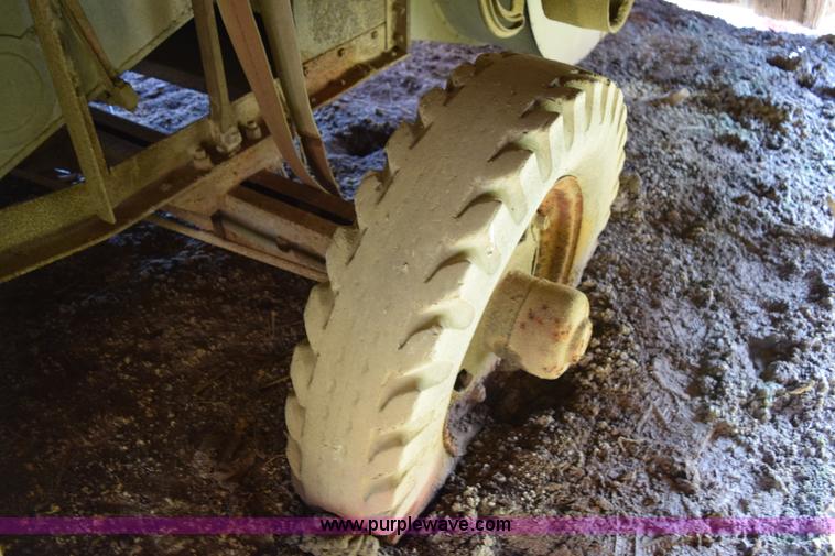 image for item I8505 McCormick-Deering thrasher