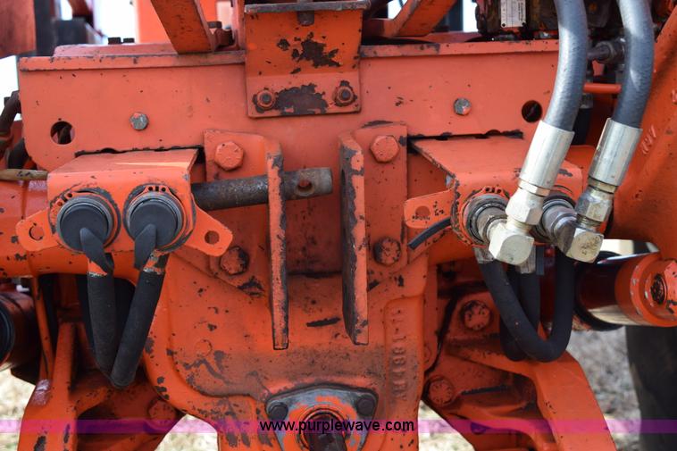 image for item I8511 Allis Chalmers 175 tractor