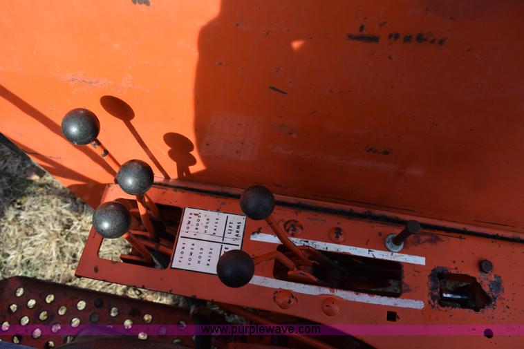 image for item I8511 Allis Chalmers 175 tractor