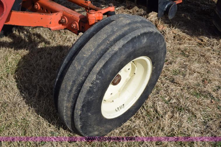 image for item I8511 Allis Chalmers 175 tractor