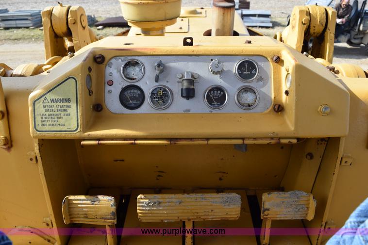 image for item I8512 1976 Caterpillar 941B track loader