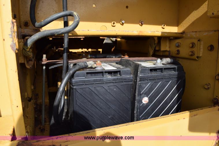 image for item I8512 1976 Caterpillar 941B track loader