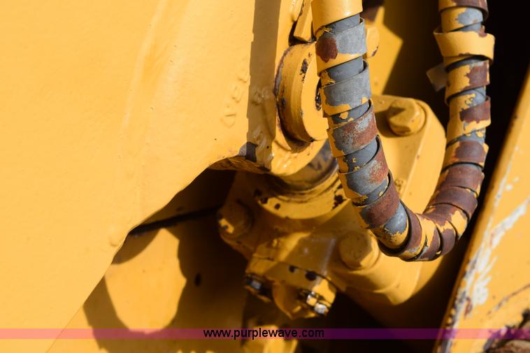 image for item I8512 1976 Caterpillar 941B track loader