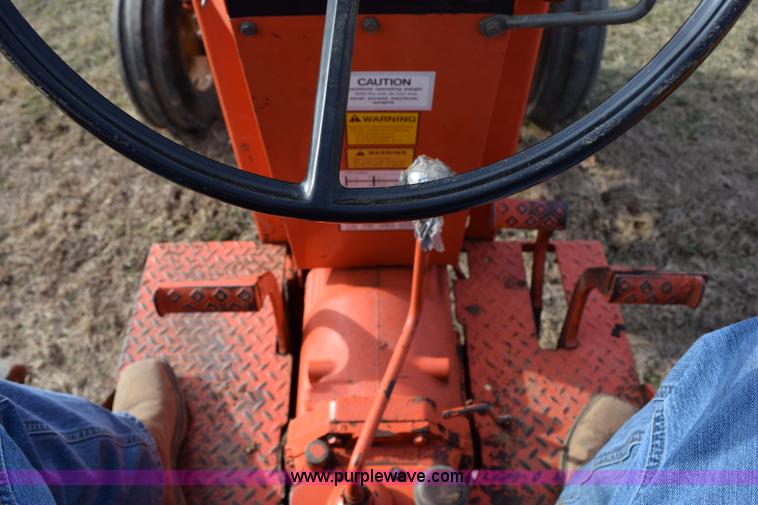 image for item I8515 Allis Chalmers 185 tractor