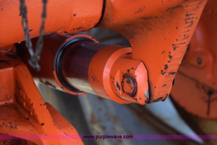 image for item I8515 Allis Chalmers 185 tractor