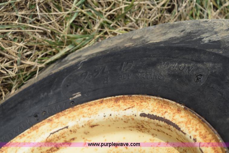 image for item I8515 Allis Chalmers 185 tractor