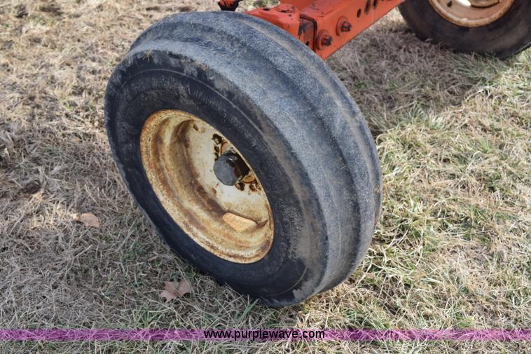 image for item I8515 Allis Chalmers 185 tractor