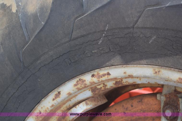 image for item I8515 Allis Chalmers 185 tractor