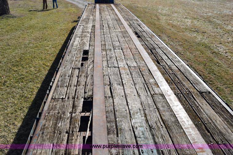 image for item I8517 1991 Fontaine flatbed trailer