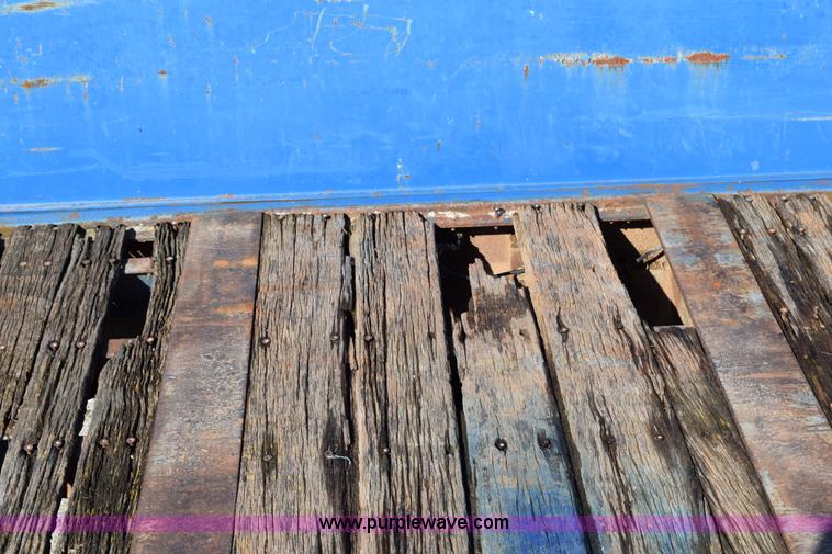 image for item I8517 1991 Fontaine flatbed trailer