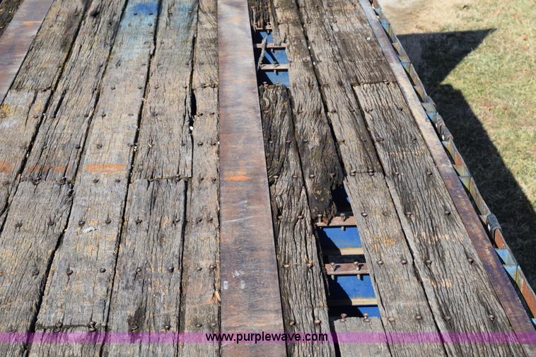 image for item I8517 1991 Fontaine flatbed trailer