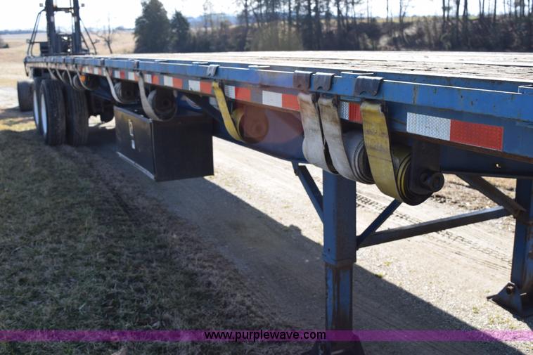 image for item I8517 1991 Fontaine flatbed trailer