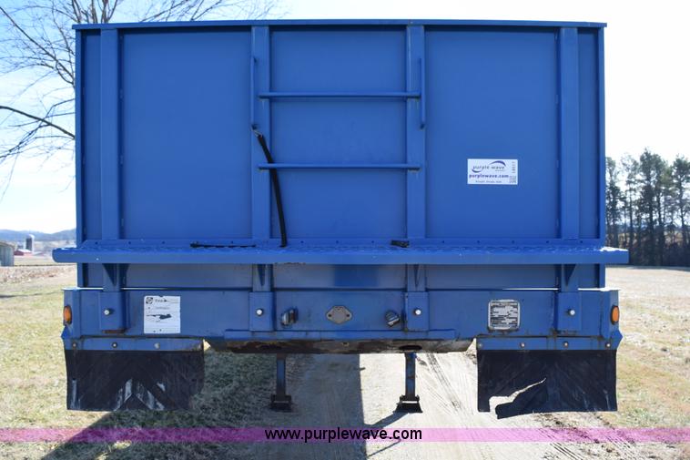 image for item I8517 1991 Fontaine flatbed trailer