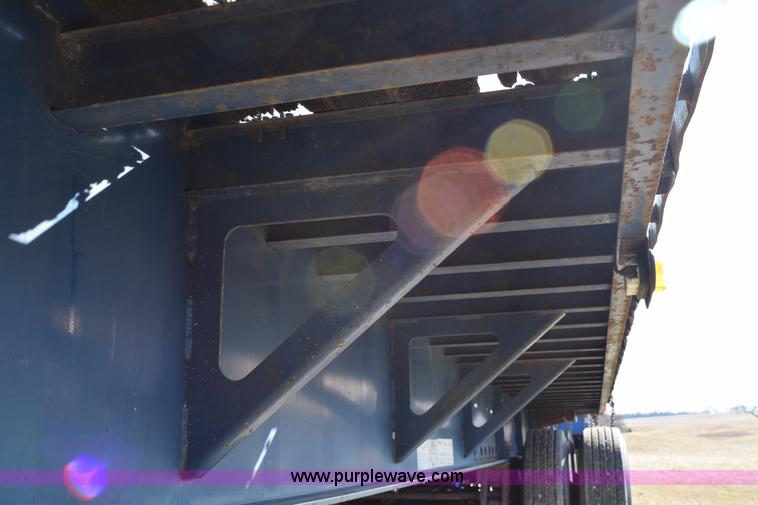 image for item I8517 1991 Fontaine flatbed trailer