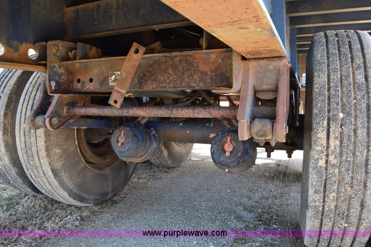 image for item I8517 1991 Fontaine flatbed trailer