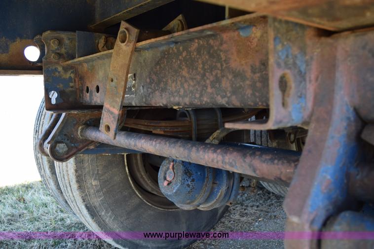 image for item I8517 1991 Fontaine flatbed trailer