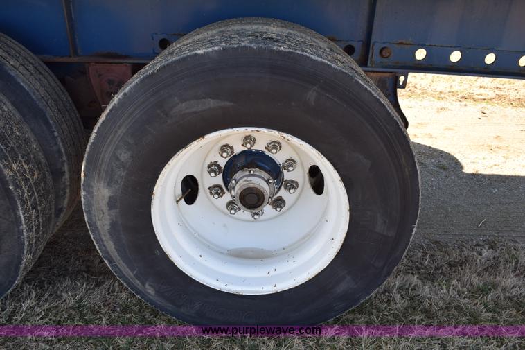 image for item I8517 1991 Fontaine flatbed trailer