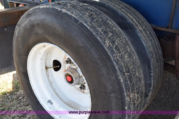 image for item I8517 1991 Fontaine flatbed trailer