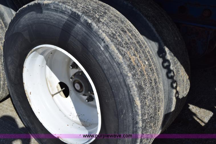 image for item I8517 1991 Fontaine flatbed trailer