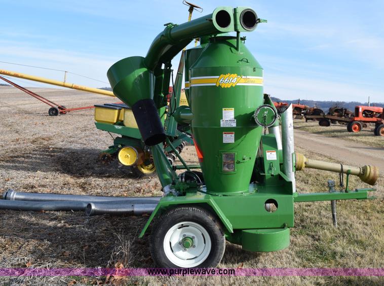 image for item I8519 Walinga 6614 grain vacuum