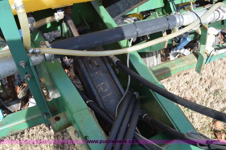 image for item I8520 John Deere 7000 planter