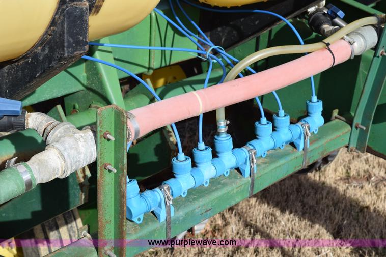 image for item I8520 John Deere 7000 planter