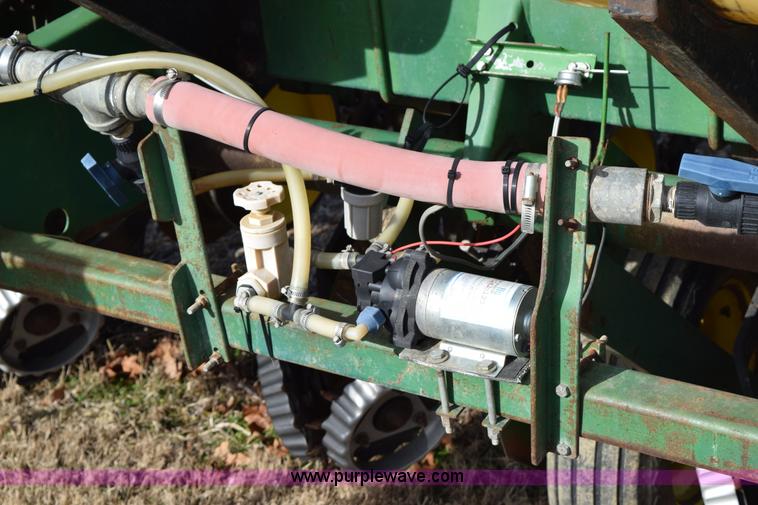 image for item I8520 John Deere 7000 planter