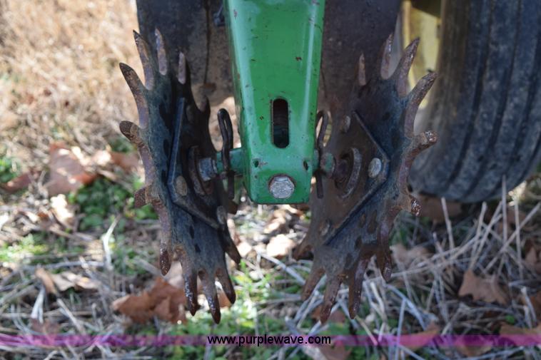 image for item I8520 John Deere 7000 planter
