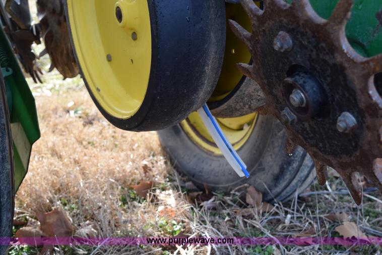 image for item I8520 John Deere 7000 planter
